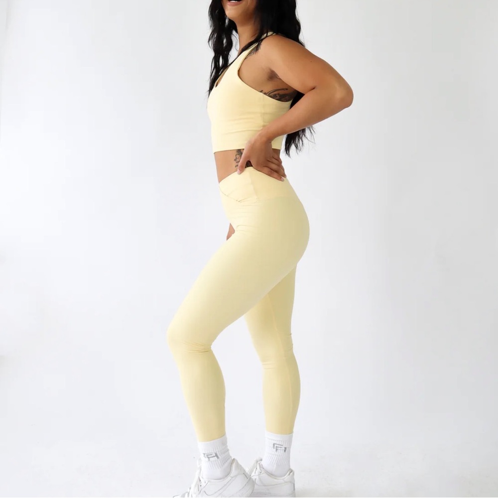 Popcorn colored workout set